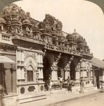 زخرفة منحوتة بشكل رائع لمعبد بوذي هندوسي ، كولومبو ، سيلان ، 1902. بواسطة أندروود أند أندروود