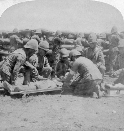 الإسعافات الأولية لمصهر جريح ، معركة Honey Nest Kloof ، حرب البوير ، جنوب أفريقيا ، فبراير 1900. بواسطة أندروود أند أندروود