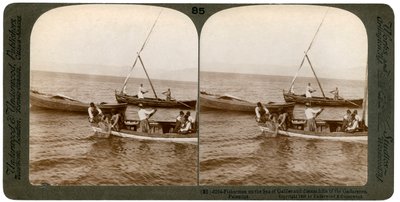 صيادون على بحر الجليل ، فلسطين ، 1900. بواسطة أندروود أند أندروود