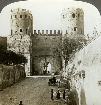 بوابة القديس سيباستيان في سور Aurelian ، روما ، إيطاليا. بواسطة أندروود أند أندروود