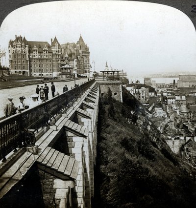 فندق Chateau Frontenac و Dufferin Terrace ، كيبيك ، كندا. بواسطة أندروود أند أندروود