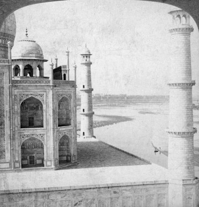 بالنظر إلى الشمال الغربي من تاج محل حتى نهر جومنا إلى أغرا ، الهند ، 1903. بواسطة أندروود أند أندروود