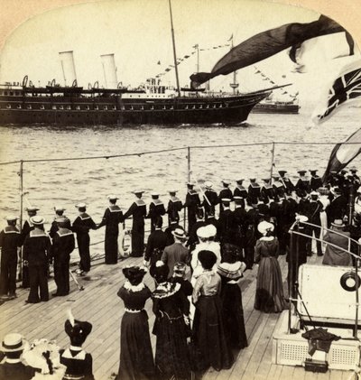 يخت ملكي يمر على سفينة حربية HMS Nile ، Coronation Review ، Spithead ، Hampshire ، 1902. بواسطة أندروود أند أندروود