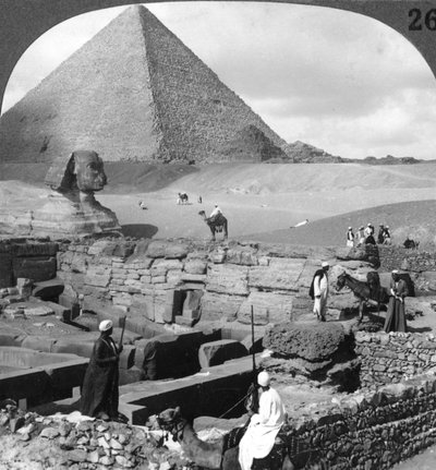 أطلال معبد الجرانيت ، أبو الهول والهرم الأكبر ، مصر ، 1905. بواسطة أندروود أند أندروود