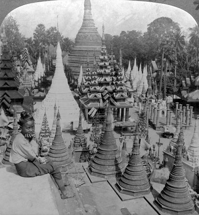 معبد شويداغون ، رانغون ، بورما ، ج 1900. بواسطة أندروود أند أندروود