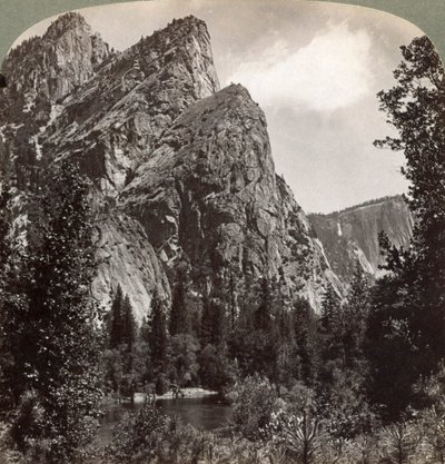 الإخوة الثلاثة ، وادي يوسمايت ، كاليفورنيا ، الولايات المتحدة الأمريكية ، 1902 بواسطة أندروود أند أندروود