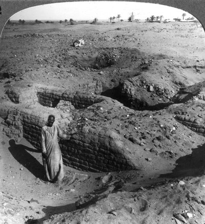غرف مخزن الطوب في Pithom ، التي بناها العبوديون العبريون ، مصر ، 1905. بواسطة أندروود أند أندروود
