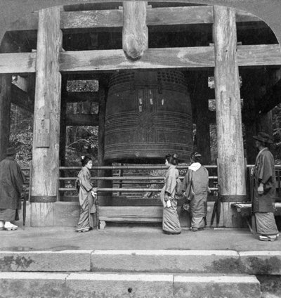 الجرس العظيم لمعبد تشيون إن ، كيوتو ، اليابان ، 1904. بواسطة أندروود أند أندروود