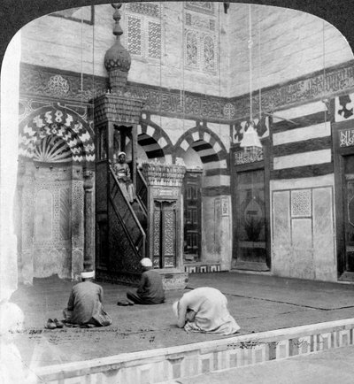 محراب الصلاة والمنبر في مسجد مقبرة كيت بك ، القاهرة ، مصر ، 1905. بواسطة أندروود أند أندروود