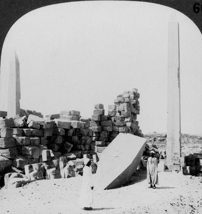 أطول مسلة في مصر ، في معبد الكرنك ، طيبة ، مصر ، 1905. بواسطة أندروود أند أندروود
