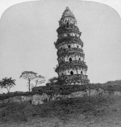 معبد النمر هيل ، البرج المائل ، لسو تشاو سوتشو ، الصين ، 1900 بواسطة أندروود أند أندروود