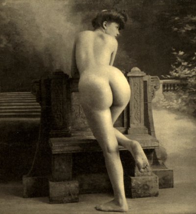 أنثى عارية ، c.1900 (صورة بني داكن) بواسطة غير معروف