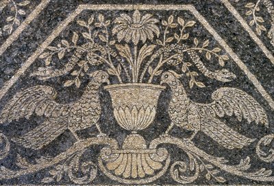 فسيفساء وديكورات الحائط ، Nymphaeum at Villa Litta Visconti Borromeo Arese ، Lainate ، لومباردي ، إيطاليا بواسطة غير معروف