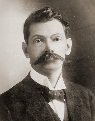 صورة للدكتور فرانسيسكو برتراند باراهونا c.1910 بواسطة Unknown