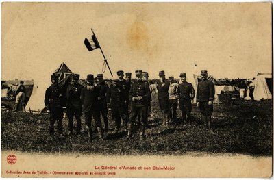 الجنرال داماد (1856-1941) يقود القوات الفرنسية من السفن في الدار البيضاء بالمغرب عام 1907، وهو يقف مع مقر قيادته. بطاقة بريدية من مجموعة سيلفا. بواسطة فنان غير معروف