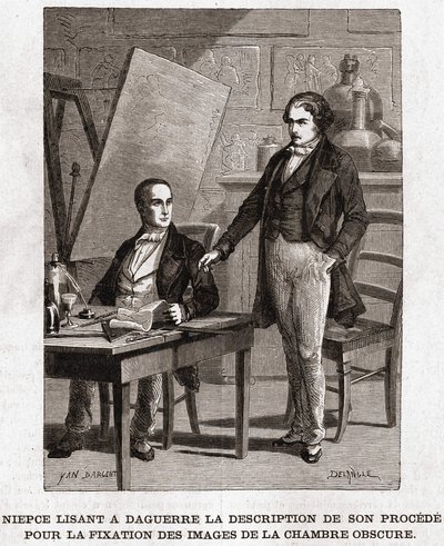 قراءة Niepce إلى لويس داجير لوصف هيليوغرافيا ، لتثبيت الصور من حجرة الكاميرا - Nicephore Niepce (1765-1833) ، المخترع الفرنسي ، رائد التصوير ، يقرأ لداغير وصف طريقته في تثبيت الصور بواسطة فنان غير معروف