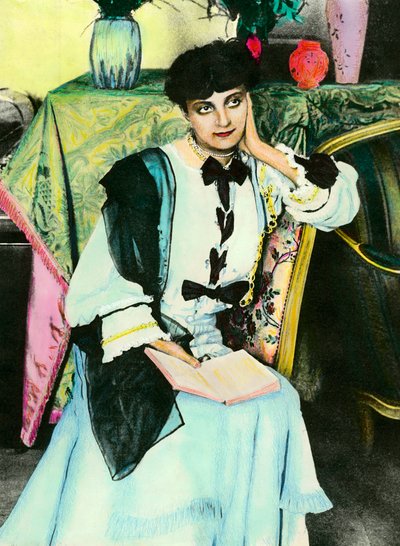 صورة لآنا ماتيو دي نويليس (آنا دي نويليز) (1876-1933) امرأة حرف. بواسطة فنان غير معروف