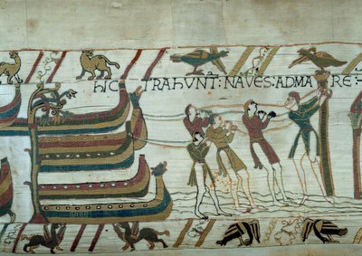 غزو جيش دوق نورماندي ويليام الفاتح لإنجلترا (1027-1087): تم وضع السفن المبنية بالكاد في البحر تفاصيل نسيج بايو أو تطريز الملكة ماتيلد بواسطة فنان غير معروف