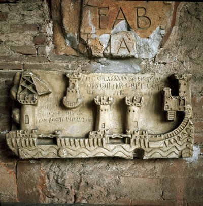 Relief representing the Pisa harbour (13th century) بواسطة فنان غير معروف
