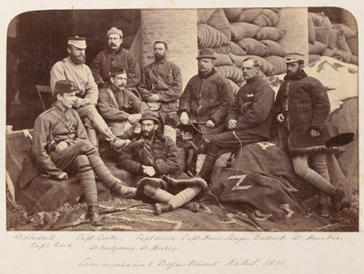 مجموعة من الضباط البريطانيين عام 1879 تقريبًا بواسطة مصور غير معروف