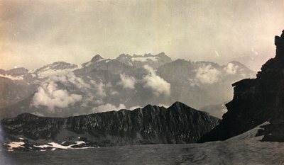 المناظر الطبيعية لجبال الألب بواسطة مصور غير معروف