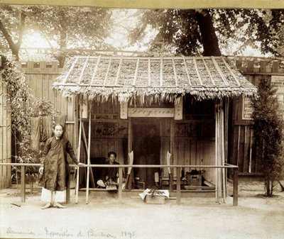 ورشة الحدادة ، أنام ، ح. 1895. بواسطة مصور غير معروف
