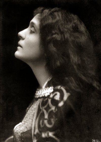  بواسطة مصور غير معروف
