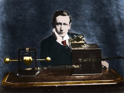 Guglielmo Marconi (1874-1937) ، فيزيائي ومخترع إيطالي في إنجلترا عام 1896. بواسطة مصور غير معروف