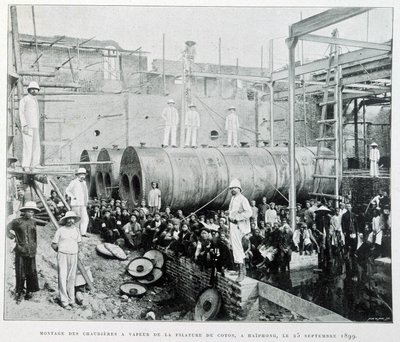 تركيب غلايات بخارية من غزل قطن هايفونغ في 25/9/1899 - في "" Le Tonkin en 1900 "بواسطة روبرت دوبوا. بواسطة مصور غير معروف