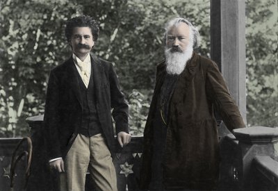 يوهانس برامز (1833-1897) مع يوهان شتراوس (1825-1899) بواسطة مصور غير معروف
