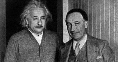 Louis Farigoule aka Jules Romains الذي استقبله ألبرت أينشتاين ، برينستون ، الولايات المتحدة الأمريكية بواسطة مصور غير معروف