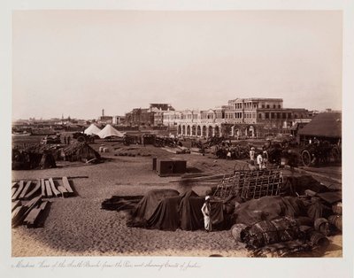 مدراس منظر للشاطئ الجنوبي من الرصيف وعرض محاكم العدل ، حوالي عام 1885 (صورة بني داكن) بواسطة مصور غير معروف