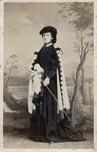 ماريا صوفي من بافاريا - 1861 - صورة لماري صوفي (ماري صوفي) أميلي ، دوقة بافاريا وملكة الصقليتين (1841 1925) بواسطة مصور غير معروف