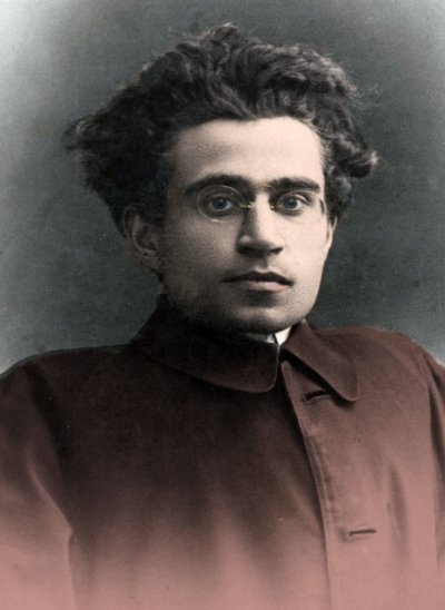  بواسطة مصور غير معروف