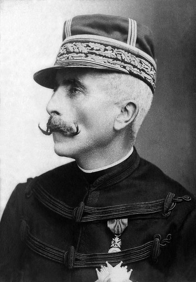 صورة شخصية للماركيز جاستون ألكسندر أوغست دي جاليفت (1830-1909) ، جنرال الجيش الفرنسي. بواسطة Unknown photographer