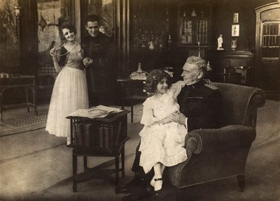 صورة للممثلة سيسيل تريان في موقع تصوير فيلم "سبيرال ديلا مورتي" عام 1918 بواسطة مصور غير معروف