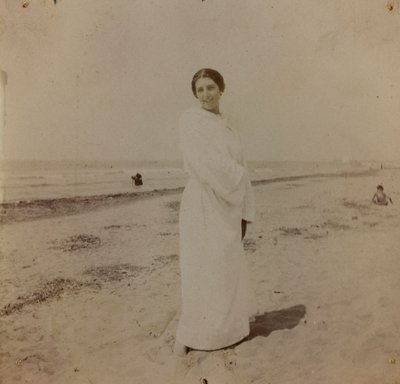  بواسطة مصور غير معروف