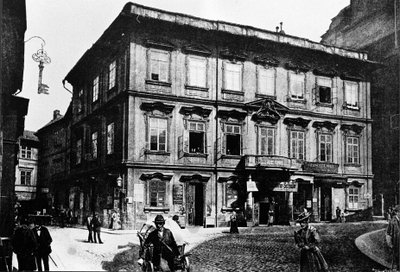 براغ ، قبل عام 1897. المبنى الذي ولد فيه الكاتب فرانز كافكا. بواسطة مصور غير معروف
