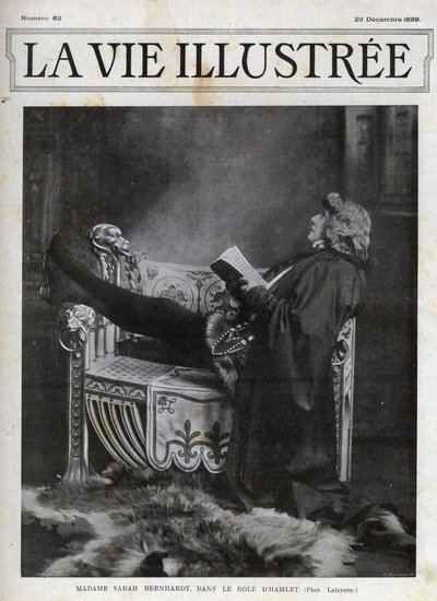 سارة برنهاردت (1844-1923) في دور هاملت لشكسبير - غلاف الحياة اللامعة لعام 1899 بواسطة مصور غير معروف