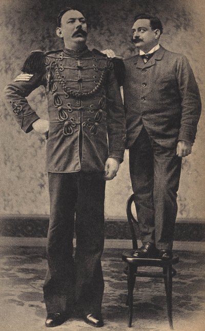The Monsters, the Giant. Photography, late 19th century, Paris. بواسطة مصور غير معروف