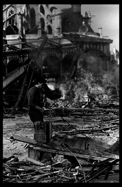 هدم السوق المركزي في باريس ، في أغسطس 1971 (b / w photo) بواسطة فيكتور بالتارد