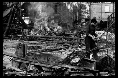 هدم السوق المركزي في باريس ، في أغسطس 1971 (b / w photo) بواسطة فيكتور بالتارد