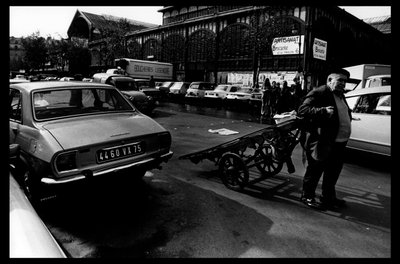 Les halles de Paris قبل هدم أغسطس 1971 مباشرة (صورة بالأبيض والأسود) بواسطة فيكتور بالتارد