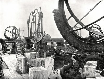 بعض الأدوات أعلى المرصد ، بيكين ، الصين ، 1895. بواسطة W and S Ltd