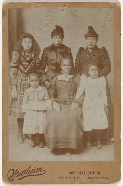 صورة لعائلة، ج. 1895 (صورة فوتوغرافية) بواسطة استوديو فيرتهايم الإمبراطوري