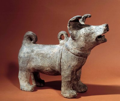 الفن الصيني: الرخوة مع الحزام. تمثال صغير جنائزي من الطين من فترة هان (206 ق.م - 220 م). متحف سيرنوشي ، باريس بواسطة سلالة هان الغربية الصينية