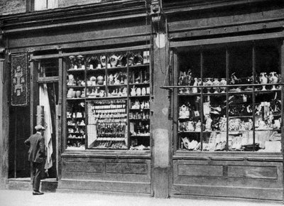 واجهة متجر رهن ، بو ، لندن ، 1926-1927. بواسطة وهيفين