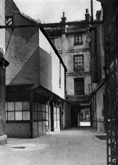 مباني كالفرت ، مع فناء نموذجي لشارع بورو هاي القديم ، لندن ، 1926-1927. بواسطة وهيفين