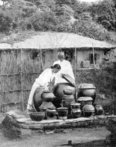 سكان كوريا ذوو الرداء الأبيض ، 1936. بواسطة صور العالم الواسع