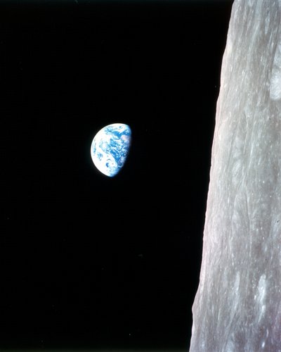 Earthrise - أبولو 8 ، 24 ديسمبر 1968. بواسطة وليام أندرس